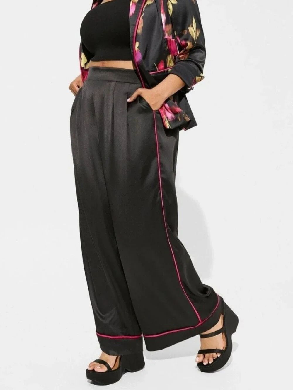 Torrid Black Wide-Leg Satin Pants with Pink Piping - New - Picture 2 of 3